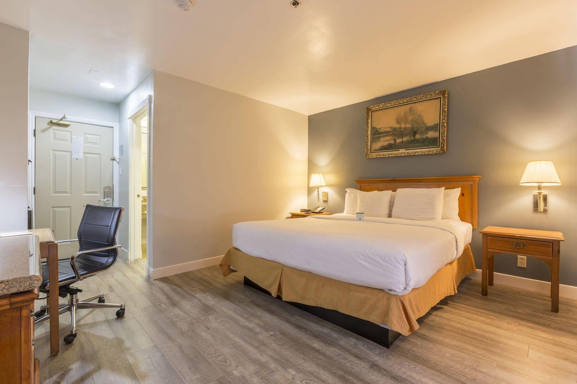 Hotel Cherry Orchard 3*